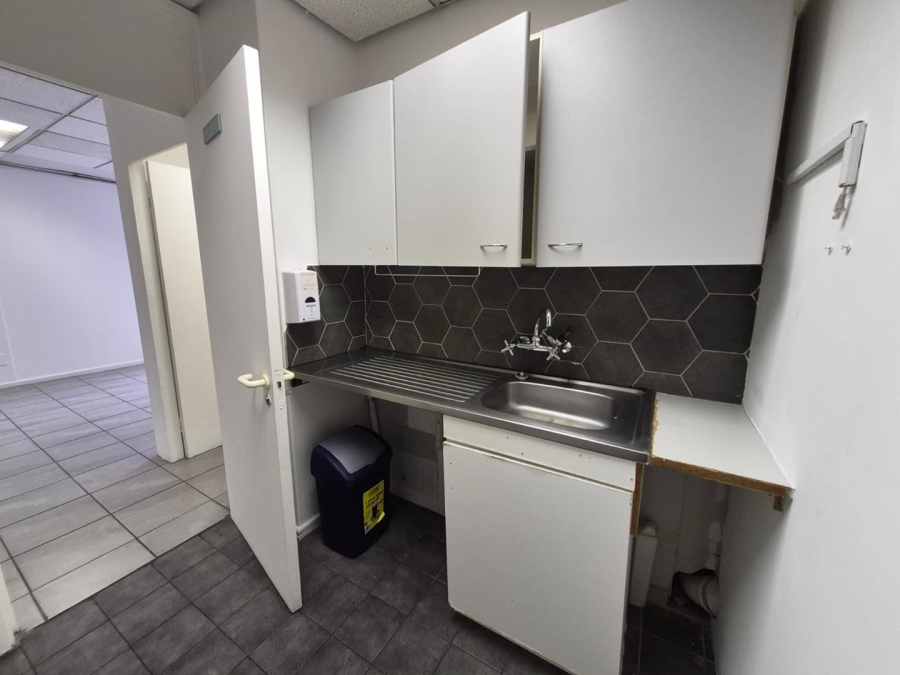 To Let Commercial Property for Rent in Pinelands Western Cape